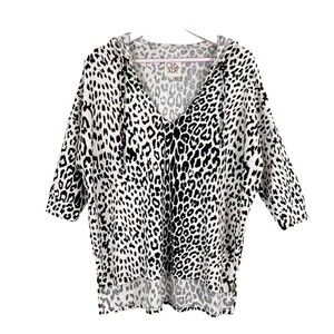 Chaser Sweater Hoodie Size Medium Womens Animal Print Leopard Top 3/4 Sleeve